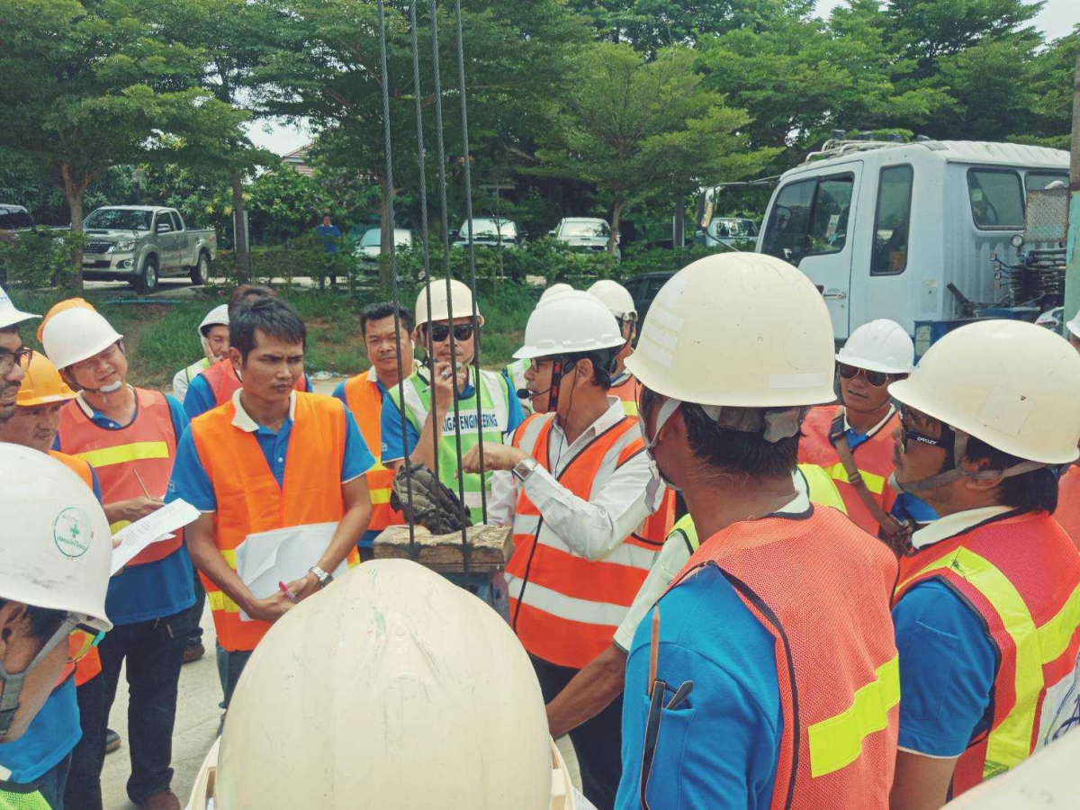 LINE_ALBUM_หลักสูตรปั้นจั่นชนิดเคลื่อนที่(Mobile Crane 4 _250828_13.jpg - หลักสูตรปั้นจั่นชนิดเคลื่อนที่ (Mobile Crane 4 ผู้)
